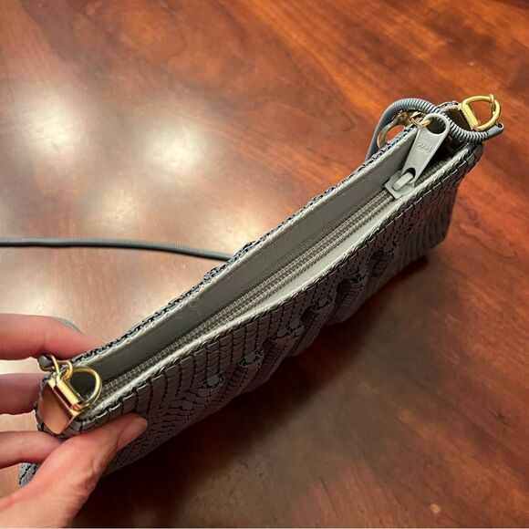 Grey Metal Mesh Evening Bag w/metal handle EYE CATCHIING! Satin interior - Picture 6 of 15